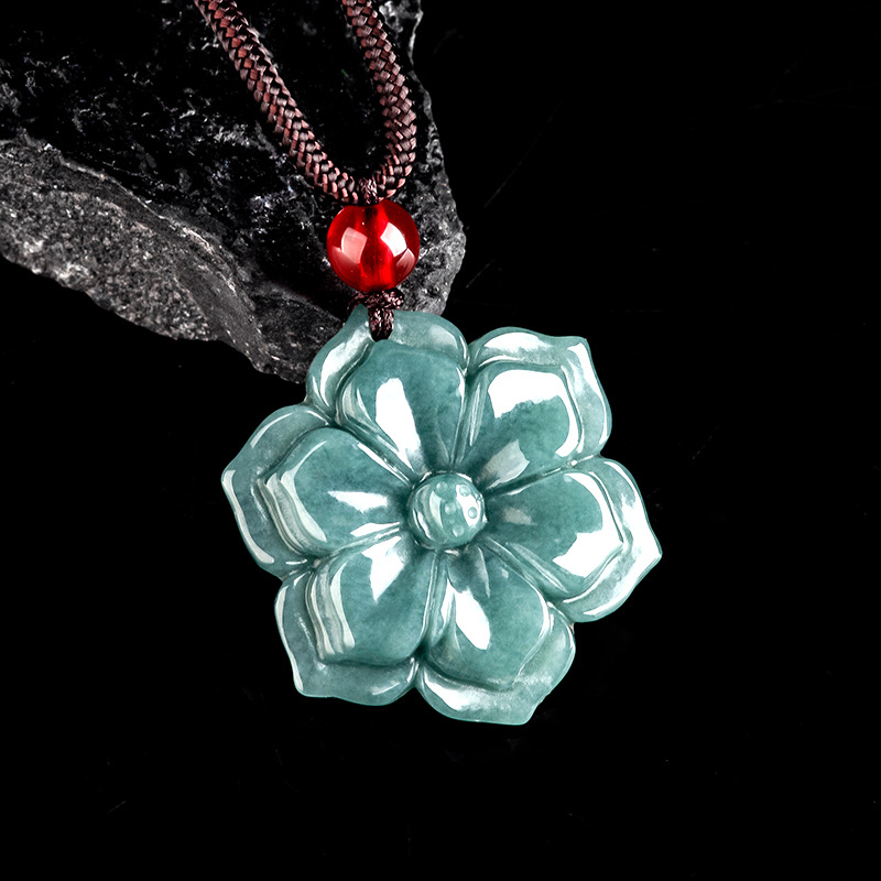 Burmese Jadeite Flower Pendant - Vintage Necklace recension och pris