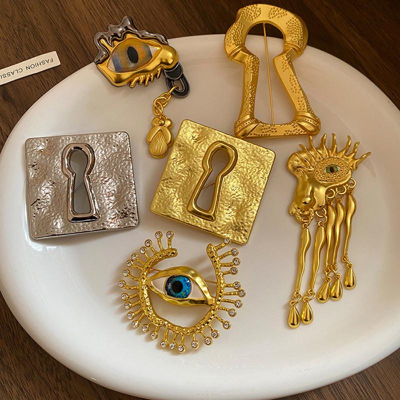 Vintage Evil Eye Big Eye Badge - Collectible Vintage Costume Jewelry recension och pris