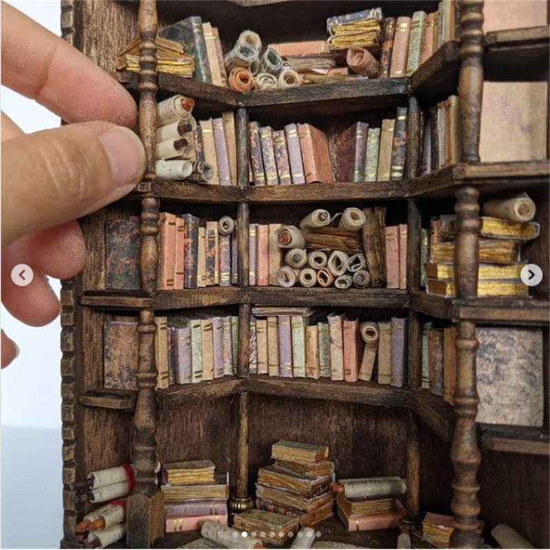 Miniature Bookcase Bookshelf D - Vintage And Collectible Books recension och pris